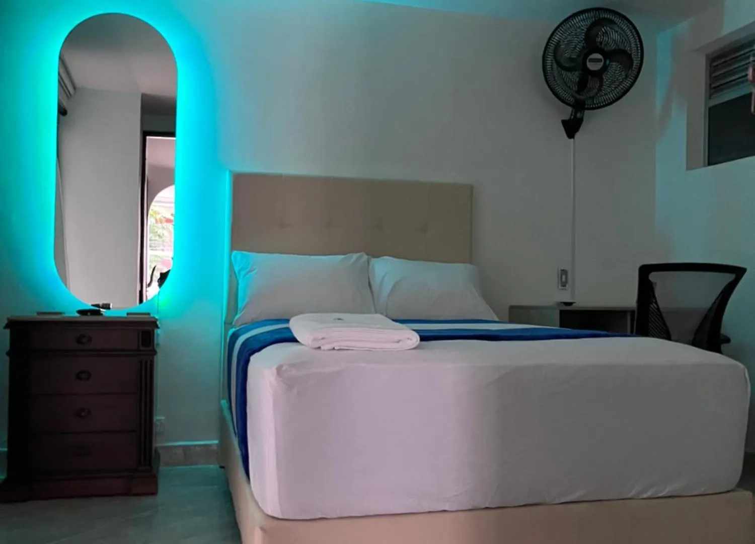 Roomies House By Rincon Medellin Sj